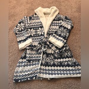 Lucky Brand Girls Blue & White Bath Robe with Tie Belt and Pockets

Size M